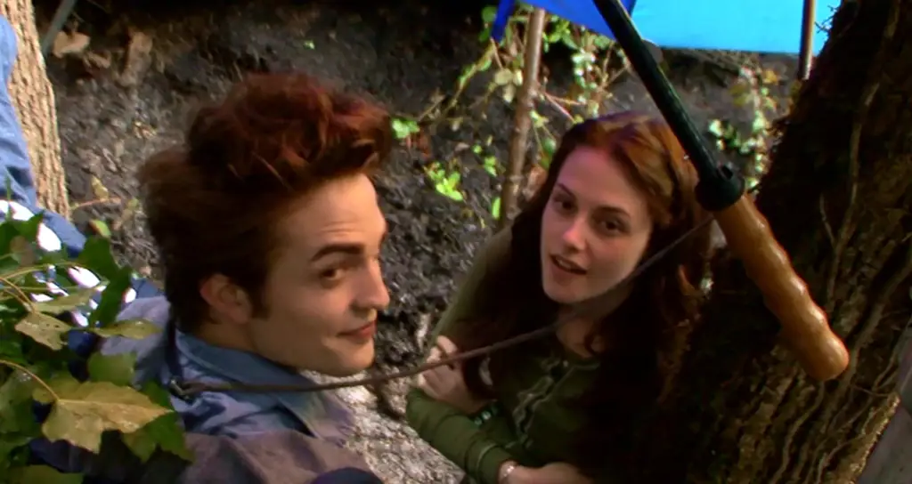 Pasangan utama Twilight Robert Pattinson dan Kristen Stewart sebagai Edward dan Bella