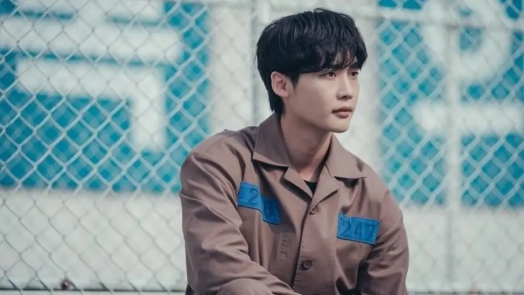 Lee Jong Suk dalam perannya sebagai pengacara handal Lee Jong Suk sebagai aktor utama dalam Big Mouth